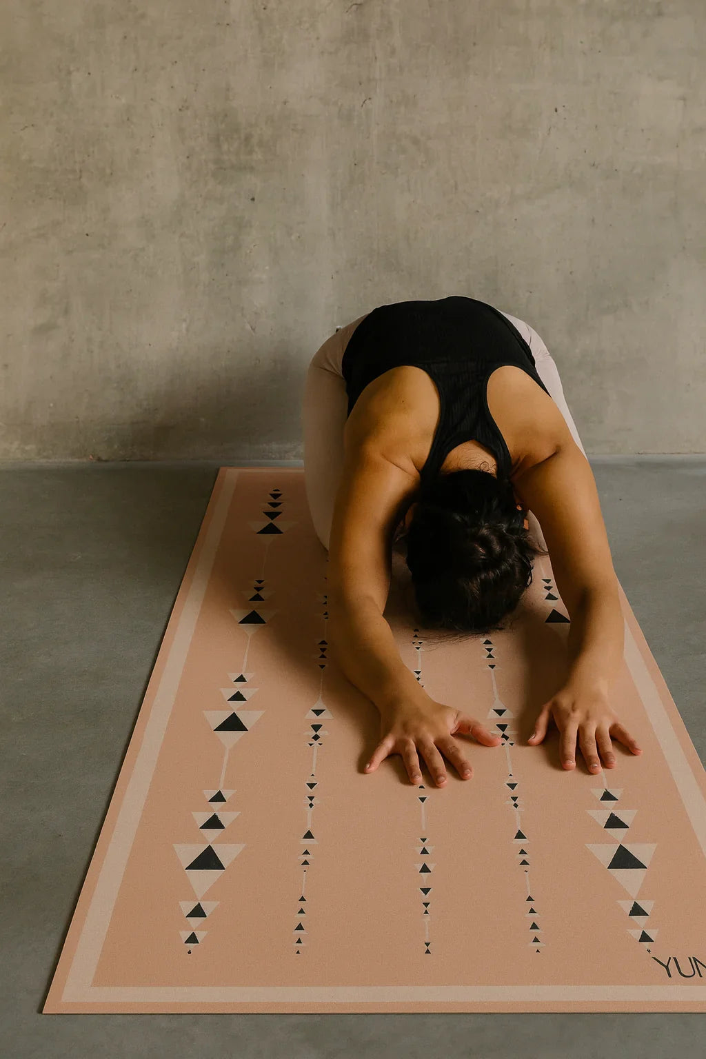 “Golden Hour Flow” Yoga Mat – 6mm Non-Slip, Eco-Friendly (Tan) - GilloServ